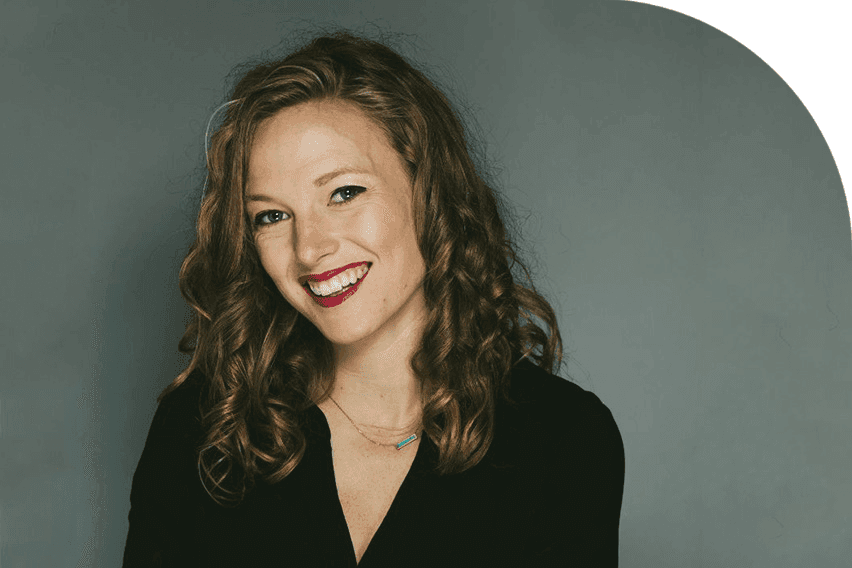 Meet Sam, a Freelance Creative, Who Saves 5 Hours a Week on Paperwork Using FreshBooks image